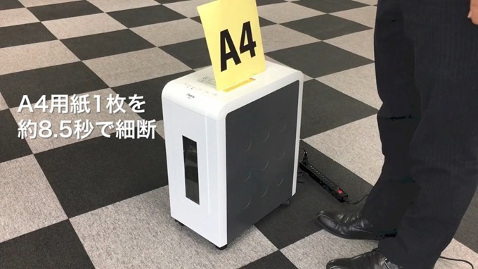 A4サイズを8.5秒で裁断