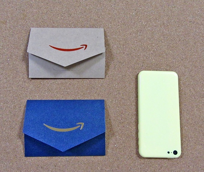 Amazonギフト券（封筒タイプ）ミニタイプとiPhone 5Cのサイズ比較