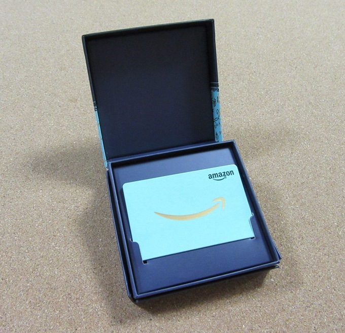 Amazonギフト券ボックスブルーリボンの箱の蓋を開けた状態（斜め）