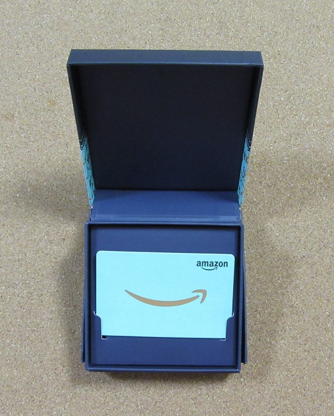 Amazonギフト券ボックスブルーリボンの箱の蓋を開けた状態